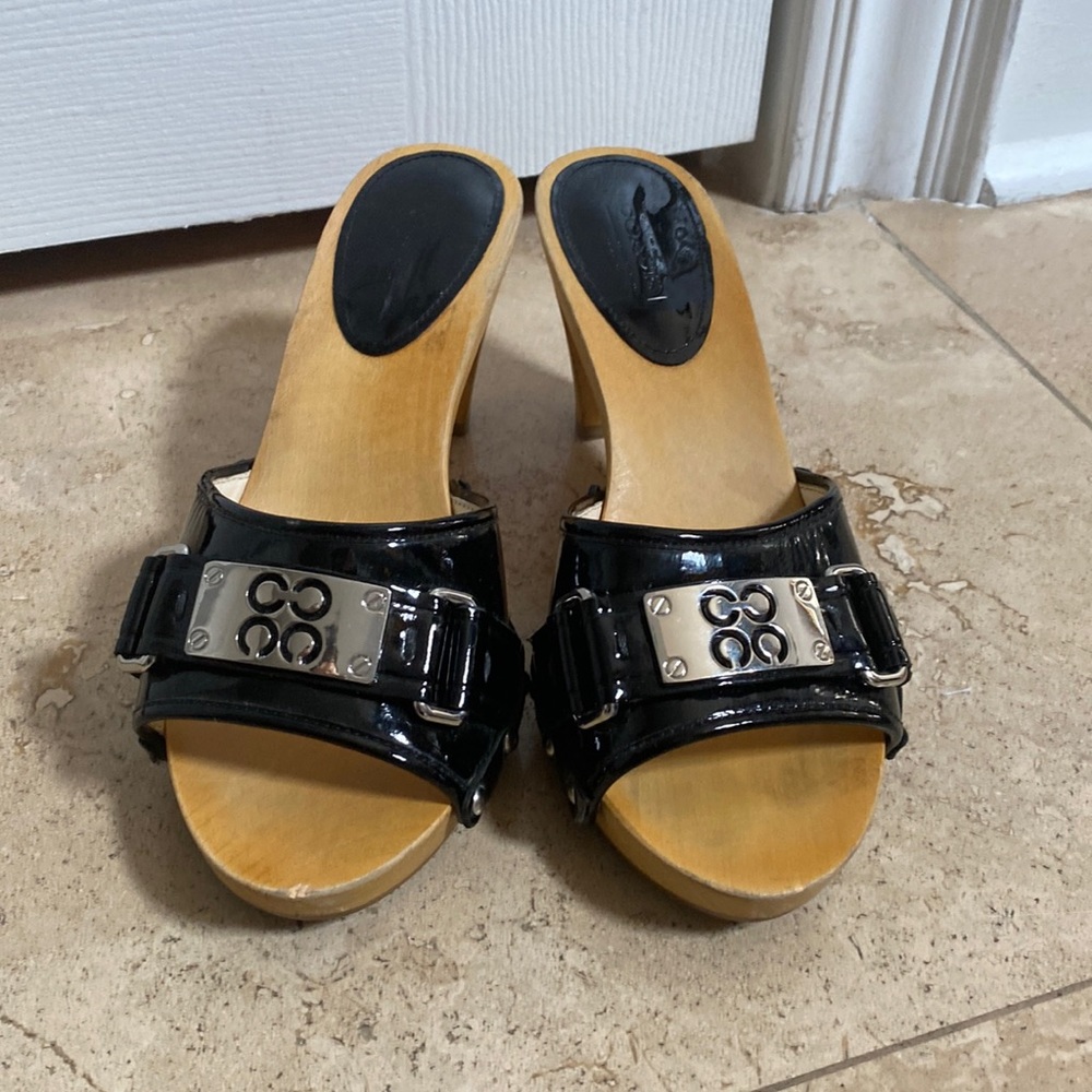 Coach Quinn Wooden Clog Sandals Black Patent Leather 2” Heel Summer